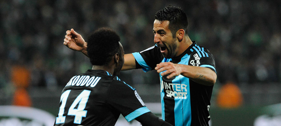 Joie Marseille - Georges Kevin NKOUDOU / Mauricio ISLA - 22.11.2015 - Saint Etienne / Marseille - 14eme journee de Ligue 1 Photo : Jean Paul Thomas / Icon Sport