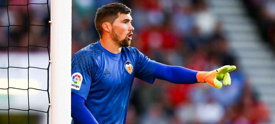 Valencia goalkeeper Matthew Ryan during the pre season friendly match between AFC Bournemouth and Valencia played at The Vitality Stadium, Bournemouth on August 3rd 2016 -------------------- Photo:  Kieran  McManus / BPI / Icon Sport Football - Club Friendlies 2016 AFC Bournemouth v Valencia Goldsands Stadium at Dean Court, King's Park Dr, Bournemouth, United Kingdom 03 August 2016