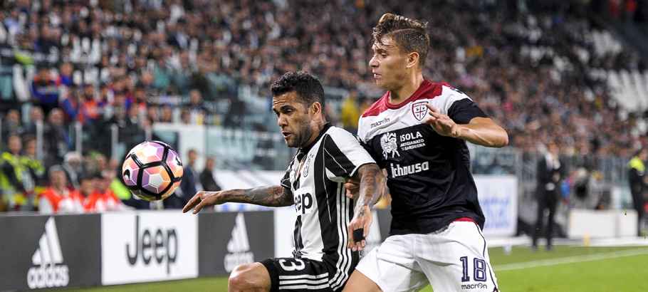 September 21, 2016 - Turin, Turin, Italy - Dani Alves (left) and Nicola Barella of Cagliari Calcio fight for the ball during the Serie A football match between Juventus FC and Cagliari Calcio..Juventus FC wins 4-0 over Cagliari Calcio Photo : Visual / Icon Sport