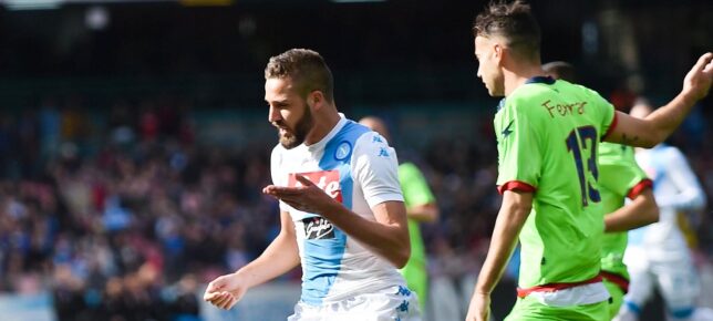 Alex Cordaz and Leonardo Pavoletti during the Serie A match between Napoli and Crotone on March 12th, 2017. Photo: Felice De Martino / IPP / Icon Sport