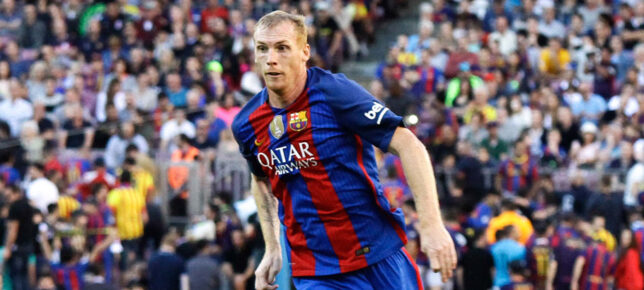 15.10.2016. Nou Camp, Barcelona, Spain. La Liga Football. Barcelona versus Deportivo; Jeremy Mathieu breaks forward with the ball  Photo : Boluda / Actionplus / Icon Sport