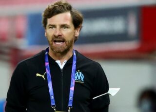 André Villas Boas pendant le match Olympiacos - OM