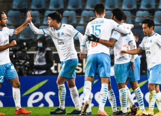 Les joueurs de l'OM célèbrent leur but face à RC Strasbourg