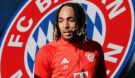 Sacha Boey (FC avec le maillot du Bayern Münich Photo by Icon Sport