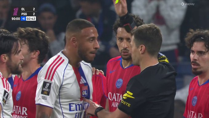 Ligue 1 : L’OL s’emporte contre l’arbitrage après la défaite face au PSG !